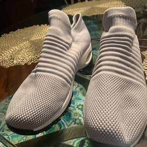 Amazon Brand Tennis shoes size 11